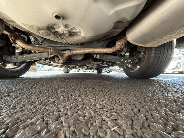 エクシーガクロスオーバー７ ２．５ｉアイサイト　２．５アイサイト／４ＷＤ／禁煙／パワーシート／シートヒーター／純正１７インチＡＷ／ハーフレザーシート／クルコン／フルセグ／ＤＶＤ再生／Ｂｌｕｅｔｏｏｔｈ接続／ＳＤナビ／バックカメラ／ＨＩＤ／ＥＴＣ（12枚目）