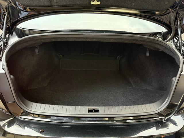 スカイライン ４００Ｒ　禁煙車／全方位運転支援システム／アラウンドビューモニター／純正ナビ／フルセグ／ドラレコ／Ｂｌｕｅｔｏｏｔｈ／シートヒーター／パワーシート／ダイヤキルティング本革シート／専用レッドブレーキキャリパー／（9枚目）