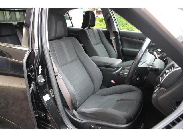 クラウンハイブリッド アスリートＳ　サンルーフ／純正ナビ／フルセグ／プリクラッシュセーフティ／レーダークルーズコントロール／バックカメラ／バックソナー／シートヒーター／電動サンシェード／純正１８インチＡＷ／ＨＩＤヘッドライト／ＥＴＣ／（7枚目）