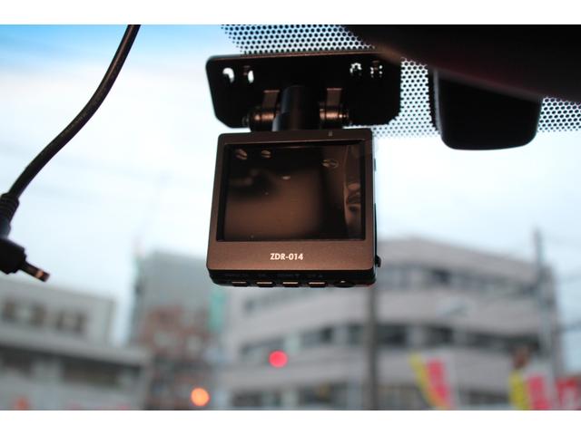 クラウンハイブリッド アスリートＳ　サンルーフ／純正ナビ／フルセグ／プリクラッシュセーフティ／レーダークルーズコントロール／バックカメラ／バックソナー／シートヒーター／電動サンシェード／純正１８インチＡＷ／ＨＩＤヘッドライト／ＥＴＣ／（12枚目）