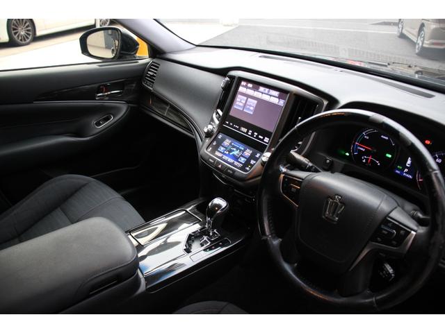 クラウンハイブリッド アスリートＳ　サンルーフ／純正ナビ／フルセグ／プリクラッシュセーフティ／レーダークルーズコントロール／バックカメラ／バックソナー／シートヒーター／電動サンシェード／純正１８インチＡＷ／ＨＩＤヘッドライト／ＥＴＣ／（63枚目）