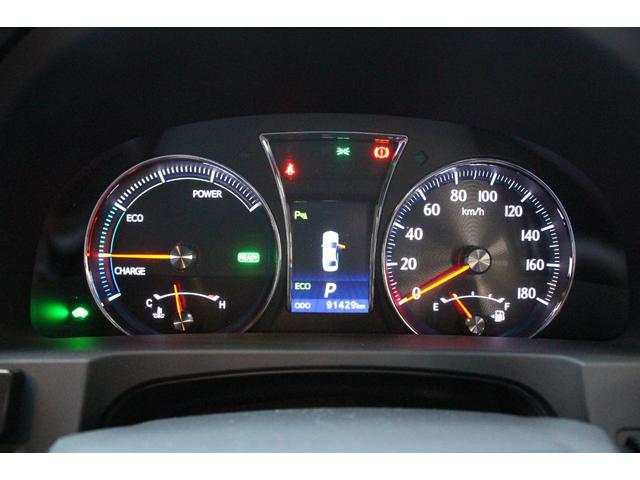 クラウンハイブリッド アスリートＳ　サンルーフ／純正ナビ／フルセグ／プリクラッシュセーフティ／レーダークルーズコントロール／バックカメラ／バックソナー／シートヒーター／電動サンシェード／純正１８インチＡＷ／ＨＩＤヘッドライト／ＥＴＣ／（70枚目）