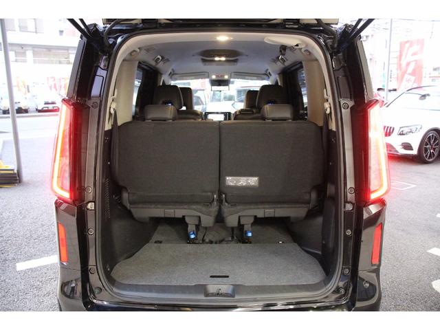 セレナ オーテック　３列シート／禁煙車／プロパイロット／アラウンドビューモニター／両側電動スライドドア／ステアリングヒーター／前後シートヒーター／インテリジェントルームミラー／ＭＴモード付／衝突軽減ブレーキ／ＬＥＤライト（9枚目）