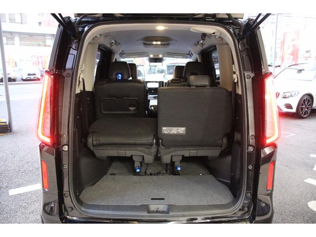 セレナ オーテック　３列シート／禁煙車／プロパイロット／アラウンドビューモニター／両側電動スライドドア／ステアリングヒーター／前後シートヒーター／インテリジェントルームミラー／ＭＴモード付／衝突軽減ブレーキ／ＬＥＤライト（60枚目）