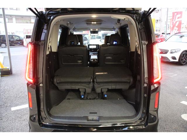 セレナ オーテック　３列シート／禁煙車／プロパイロット／アラウンドビューモニター／両側電動スライドドア／ステアリングヒーター／前後シートヒーター／インテリジェントルームミラー／ＭＴモード付／衝突軽減ブレーキ／ＬＥＤライト（61枚目）