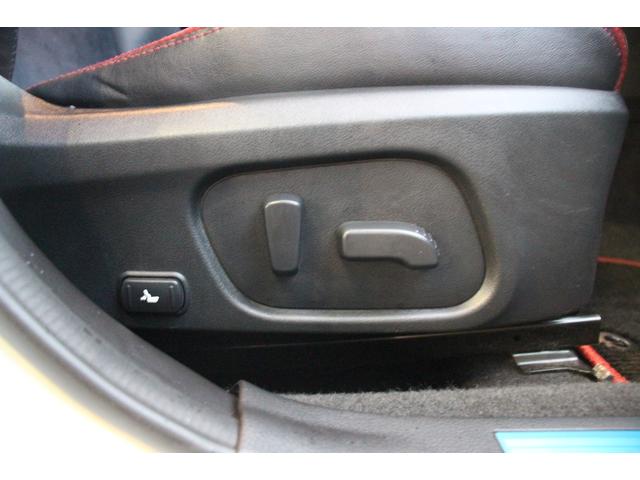 ＷＲＸ ＳＴＩ ＳＴＩ　タイプＳ　６ＭＴ／禁煙／ターボ／大型リアスポイラー／パワーシート／ハーフレザー／ＢＩＬＳＴＥＩＮ製ダンパー／ＢＲＥＭＢＯ製キャリパー／４ＷＤ／センターデフロック／ＬＥＤヘッドライト／純正１８インチアルミホイール（8枚目）