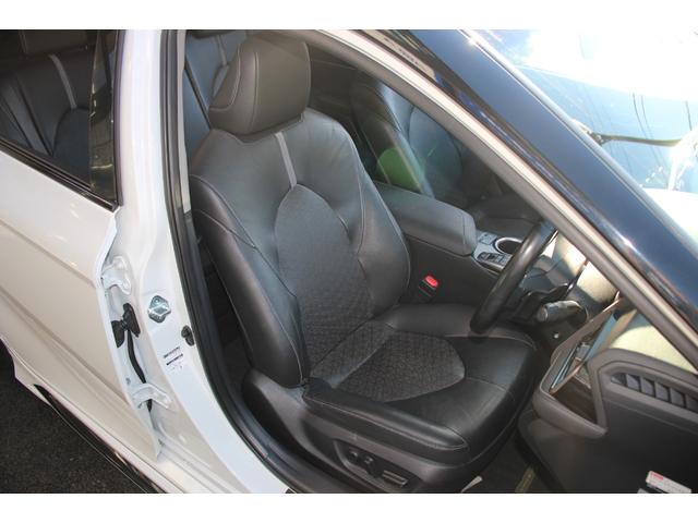 カムリ ＷＳレザーパッケージ　禁煙／セーフティセンス／２トーンカラー（ブラックルーフ＆プラチナホワイトパールマイカ）／ＪＢＬプレミアムサウンド／ブラインドスポットモニター／ＴＲＤフルエアロ／純正９インチＳＤナビ／革シート／ＥＴＣ（8枚目）