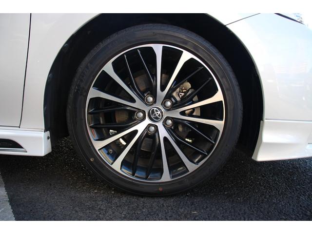 カムリ ＷＳレザーパッケージ　禁煙／セーフティセンス／２トーンカラー（ブラックルーフ＆プラチナホワイトパールマイカ）／ＪＢＬプレミアムサウンド／ブラインドスポットモニター／ＴＲＤフルエアロ／純正９インチＳＤナビ／革シート／ＥＴＣ（36枚目）