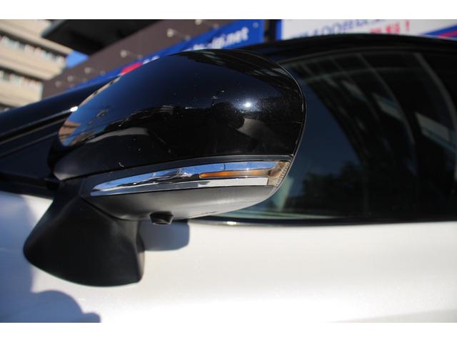 カムリ ＷＳレザーパッケージ　禁煙／セーフティセンス／２トーンカラー（ブラックルーフ＆プラチナホワイトパールマイカ）／ＪＢＬプレミアムサウンド／ブラインドスポットモニター／ＴＲＤフルエアロ／純正９インチＳＤナビ／革シート／ＥＴＣ（45枚目）