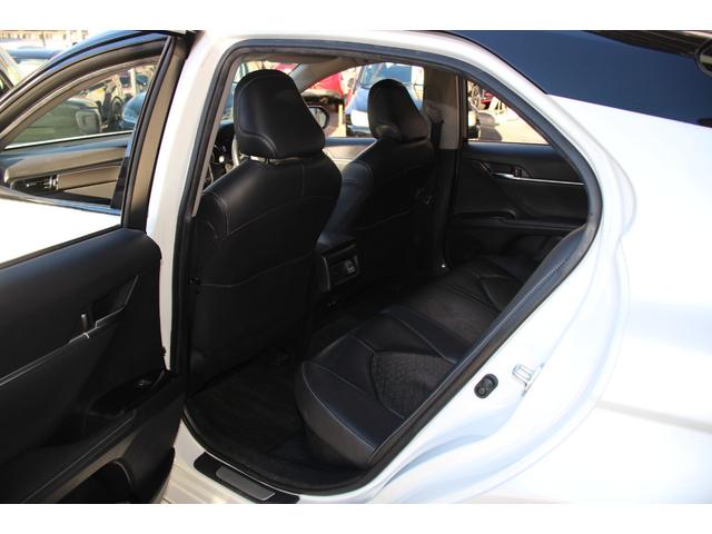 カムリ ＷＳレザーパッケージ　禁煙／セーフティセンス／２トーンカラー（ブラックルーフ＆プラチナホワイトパールマイカ）／ＪＢＬプレミアムサウンド／ブラインドスポットモニター／ＴＲＤフルエアロ／純正９インチＳＤナビ／革シート／ＥＴＣ（54枚目）