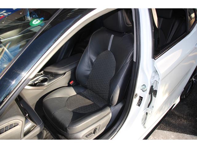 カムリ ＷＳレザーパッケージ　禁煙／セーフティセンス／２トーンカラー（ブラックルーフ＆プラチナホワイトパールマイカ）／ＪＢＬプレミアムサウンド／ブラインドスポットモニター／ＴＲＤフルエアロ／純正９インチＳＤナビ／革シート／ＥＴＣ（57枚目）