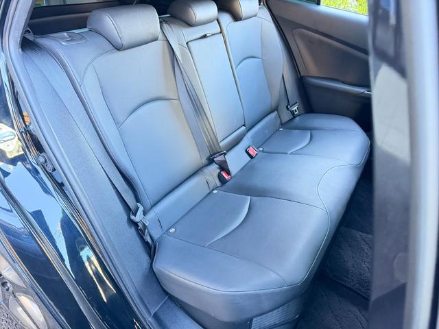 プリウス Ｓツーリングセレクション　ＩＣＯＮＩＣモデリスタフルエアロ／禁煙車／純正９インチＳＤナビ／バックカメラ／衝突軽減ブレーキ／レーンキープアシスト／レーダークルーズコントロール／オートハイビーム／前席シートヒーター／合皮革シート（10枚目）