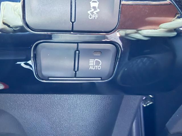 プリウス Ｓツーリングセレクション　ＩＣＯＮＩＣモデリスタフルエアロ／禁煙車／純正９インチＳＤナビ／バックカメラ／衝突軽減ブレーキ／レーンキープアシスト／レーダークルーズコントロール／オートハイビーム／前席シートヒーター／合皮革シート（14枚目）