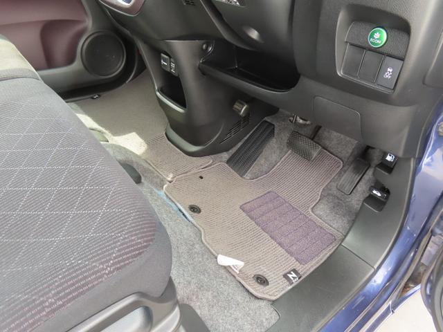 Ｎ－ＯＮＥ プレミアム　認定中古車　バックカメラ　イモビライザー　Ｂｌｕｅｔｏｏｔｈ対応　ＣＤ　ＨＤＭＩ　スマートキー　ＡＢＳ　ＶＳＡ　フロアマット　ＨＩＤ（13枚目）