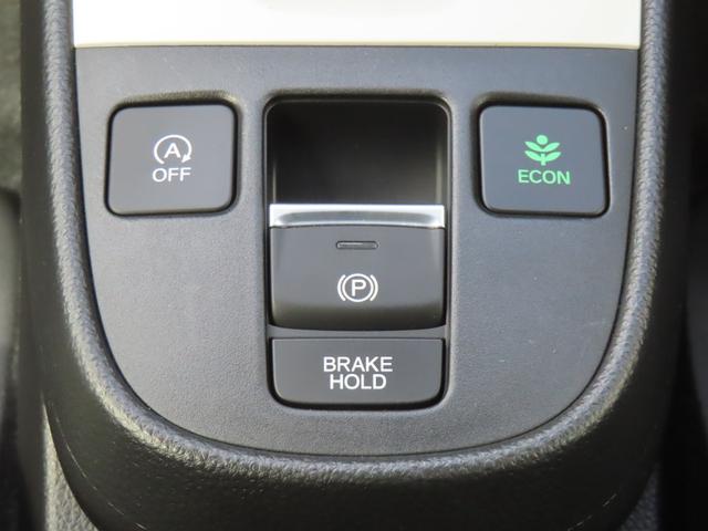 フィット ベーシック　認定中古車　電子制御パーキングブレーキ　クルーズコントロール　バックカメラ　純正ナビ　ＥＴＣ　イモビライザー　ホンダセンシング　障害物センサー　フルセグ　ＣＤ／ＤＶＤ再生　ＵＳＢ　Ｂｌｕｅｔｏｏｔｈ（7枚目）