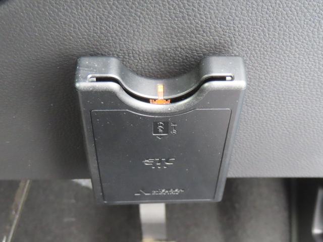 フィット ベーシック　認定中古車　電子制御パーキングブレーキ　クルーズコントロール　バックカメラ　純正ナビ　ＥＴＣ　イモビライザー　ホンダセンシング　障害物センサー　フルセグ　ＣＤ／ＤＶＤ再生　ＵＳＢ　Ｂｌｕｅｔｏｏｔｈ（11枚目）