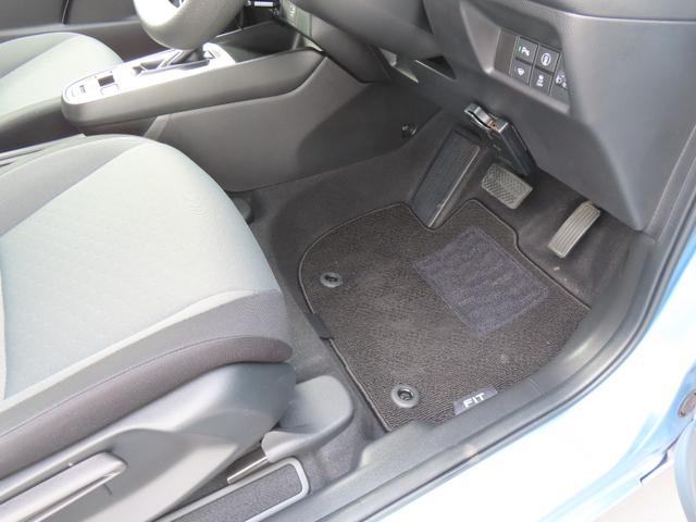 フィット ベーシック　認定中古車　電子制御パーキングブレーキ　クルーズコントロール　バックカメラ　純正ナビ　ＥＴＣ　イモビライザー　ホンダセンシング　障害物センサー　フルセグ　ＣＤ／ＤＶＤ再生　ＵＳＢ　Ｂｌｕｅｔｏｏｔｈ（14枚目）