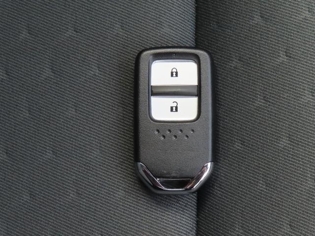 フィット ベーシック　認定中古車　電子制御パーキングブレーキ　クルーズコントロール　バックカメラ　純正ナビ　ＥＴＣ　イモビライザー　ホンダセンシング　障害物センサー　フルセグ　ＣＤ／ＤＶＤ再生　ＵＳＢ　Ｂｌｕｅｔｏｏｔｈ（44枚目）