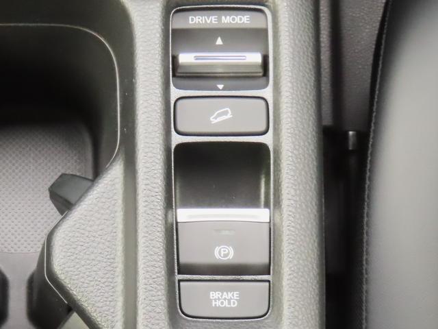 ヴェゼル ｅ：ＨＥＶＺ　認定中古車　アドバンスドルームミラー　電子制御パーキングブレーキ　ホンダコネクト対応ナビ　ブラインドスポットモニター　シートヒーター　クルーズコントロール　純正ナビ　バックカメラ　ドライブレコーダー（7枚目）