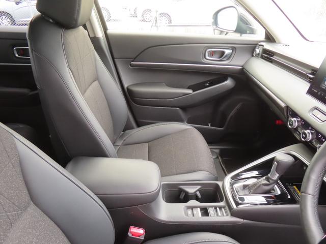 ヴェゼル ｅ：ＨＥＶＺ　認定中古車　アドバンスドルームミラー　電子制御パーキングブレーキ　ホンダコネクト対応ナビ　ブラインドスポットモニター　シートヒーター　クルーズコントロール　純正ナビ　バックカメラ　ドライブレコーダー（19枚目）