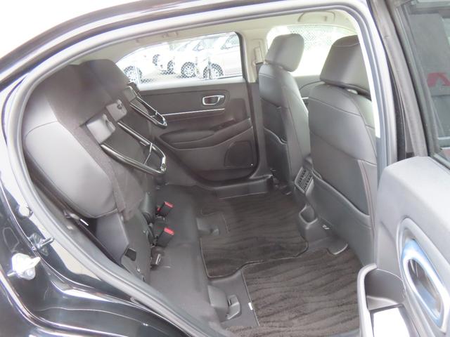 ヴェゼル ｅ：ＨＥＶＺ　認定中古車　アドバンスドルームミラー　電子制御パーキングブレーキ　ホンダコネクト対応ナビ　ブラインドスポットモニター　シートヒーター　クルーズコントロール　純正ナビ　バックカメラ　ドライブレコーダー（21枚目）