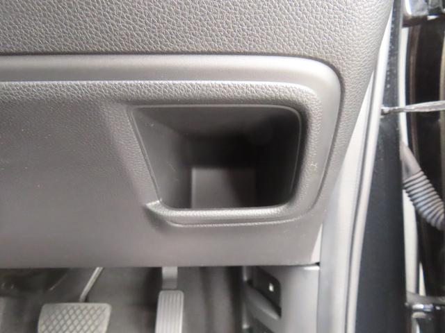 ヴェゼル ｅ：ＨＥＶＺ　認定中古車　アドバンスドルームミラー　電子制御パーキングブレーキ　ホンダコネクト対応ナビ　ブラインドスポットモニター　シートヒーター　クルーズコントロール　純正ナビ　バックカメラ　ドライブレコーダー（49枚目）