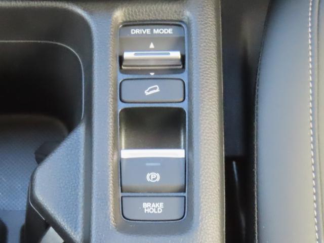 ヴェゼル ｅ：ＨＥＶＺ　認定中古車　電子制御パーキングブレーキ　ホンダコネクト対応ナビ　シートヒーター　ブラインドスポットモニター　クルーズコントロール　純正ナビ　バックカメラ　前後ドライブレコーダー　ＥＴＣ　イモビライザー（7枚目）