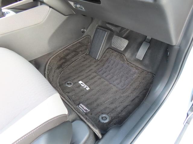 フィット ｅ：ＨＥＶクロスター　認定中古車　電子制御パーキングブレーキ　純正ナビ　クルーズコントロール　バックカメラ　前後ドライブレコーダー　ホンダセンシング　アイドリングストップ　フルセグ　ＣＤ／ＤＶＤ　ＵＳＢ　Ｂｌｕｅｔｏｏｔｈ（14枚目）