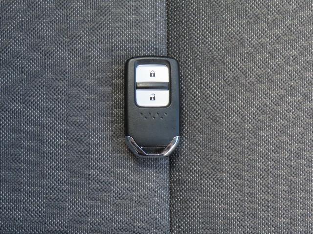 フィット ｅ：ＨＥＶクロスター　認定中古車　電子制御パーキングブレーキ　純正ナビ　クルーズコントロール　バックカメラ　前後ドライブレコーダー　ホンダセンシング　アイドリングストップ　フルセグ　ＣＤ／ＤＶＤ　ＵＳＢ　Ｂｌｕｅｔｏｏｔｈ（47枚目）