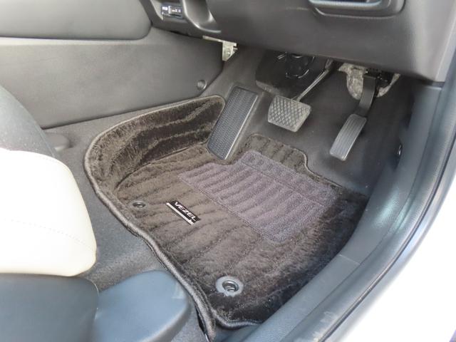 ヴェゼル ｅ：ＨＥＶＺ　認定中古車　電子制御パーキングブレーキ　ホンダコネクト対応ナビ　シートヒーター　クルーズコントロール　純正ナビ　バックカメラ　前後ドライブレコーダー　ＥＴＣ　ＡＢＳ　フルセグ　Ｂｌｕｅｔｏｏｔｈ対応（17枚目）