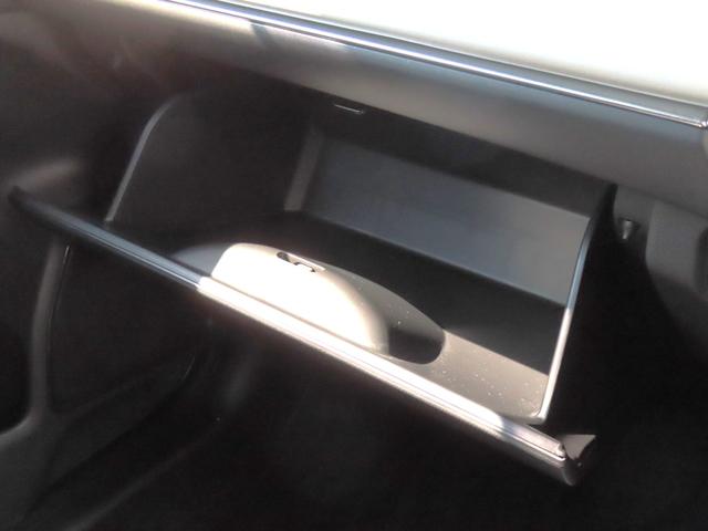 ヴェゼル ｅ：ＨＥＶＺ　認定中古車　電子制御パーキングブレーキ　ホンダコネクト対応ナビ　シートヒーター　クルーズコントロール　純正ナビ　バックカメラ　前後ドライブレコーダー　ＥＴＣ　ＡＢＳ　フルセグ　Ｂｌｕｅｔｏｏｔｈ対応（47枚目）