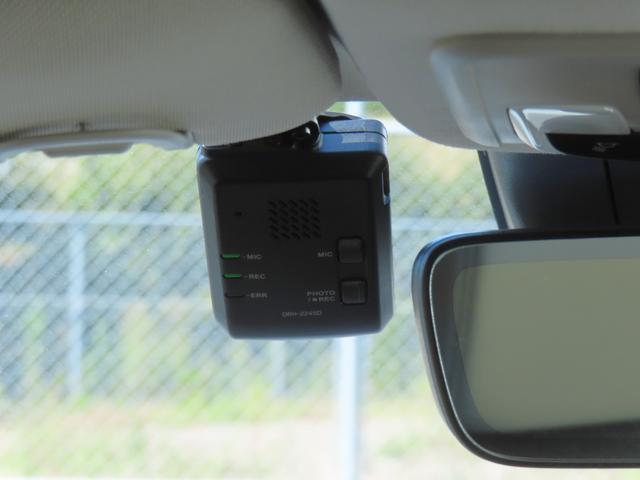 ヴェゼル ｅ：ＨＥＶＺ　認定中古車　電子制御パーキングブレーキ　ホンダコネクト対応ナビ　シートヒーター　クルーズコントロール　純正ナビ　バックカメラ　前後ドライブレコーダー　ＥＴＣ　ＡＢＳ　フルセグ　Ｂｌｕｅｔｏｏｔｈ対応（51枚目）