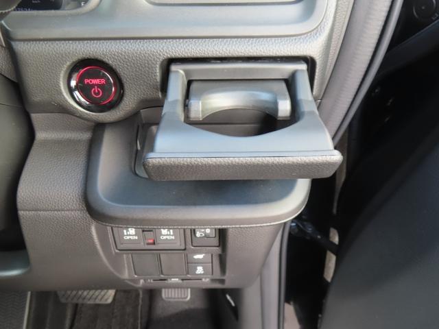 ステップワゴン ｅ：ＨＥＶスパーダ　認定中古車　電子制御パーキングブレーキ　両側パワースライドドア　ブラインドスポットモニター　純正ナビ　バックカメラ　ＥＴＣ　イモビライザー　フルセグ　ＣＤ／ＤＶＤ　ＭＳ　ＵＳＢ　Ｂｌｕｅｔｏｏｔｈ対応（56枚目）