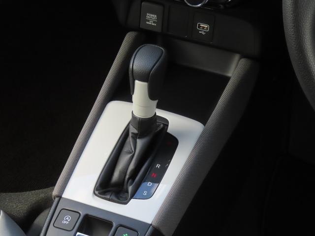 フィット クロスター 認定中古車 純正ナビ ETC バックカメラ クルーズコントロール イモビライザー スマートキー 純正アルミホイール フロアマット付き LED CD再生 USB接続 Bluetooth対応(27枚目)