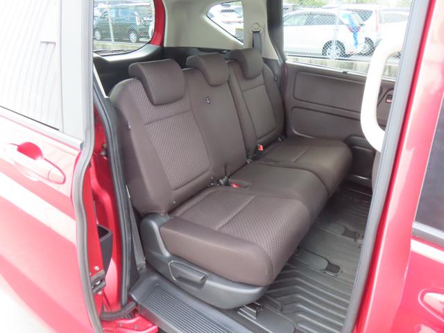 フリード+ハイブリッド ハイブリッドG・ホンダセンシング 認定中古車 両側パワースライドドア シートヒータ クルーズコントロール 純正ナビ ETC バックカメラ ホンダセンシング アイドリングストップ フルセグ CD/DVD再生 USB Bluetooth(17枚目)