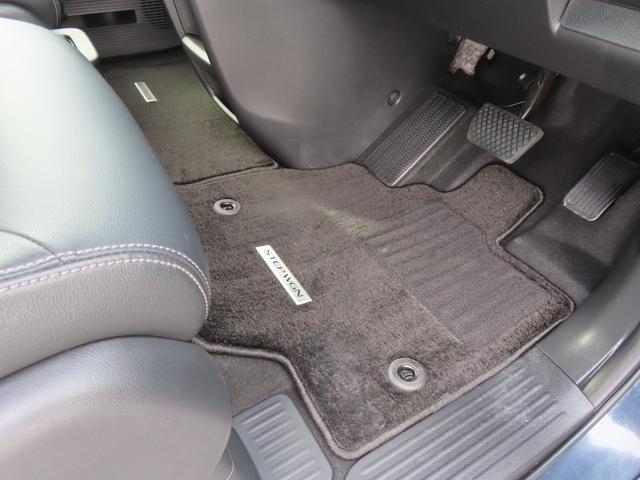 ステップワゴン e:HEVスパーダ 認定中古車 リア席モニター 電子制御パーキングブレーキ ブラインドスポットモニター ホンダコネクト対応ナビ 両側パワースライドドア シートヒーター バックカメラ ドライブレコーダー イモビライザー(17枚目)