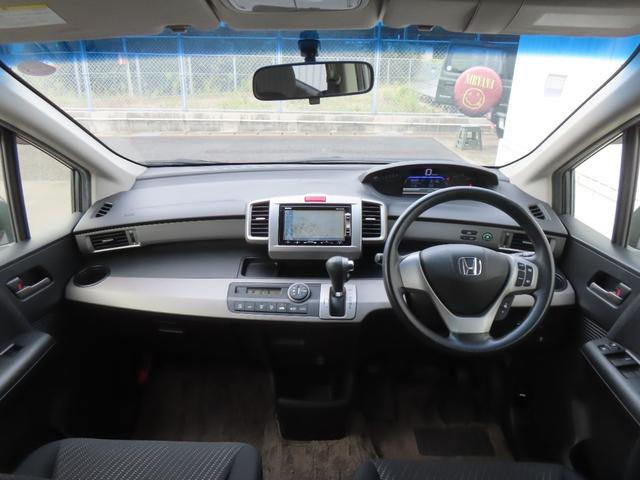 フリードハイブリッド ジャストセレクション　認定中古車　片側パワースライドドア　純正ナビ　バックカメラ　ＥＴＣ　クルーズコントロール　イモビライザー　ＡＢＳ　ＶＳＡ　アイドリングストップ　キーレス　ワンセグ　ＣＤ／ＤＶＤ再生　ＵＳＢ接続（12枚目）