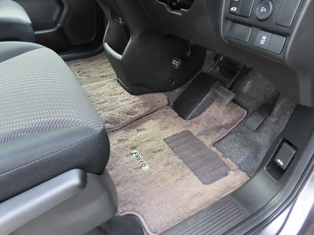 フリードハイブリッド ジャストセレクション　認定中古車　片側パワースライドドア　純正ナビ　バックカメラ　ＥＴＣ　クルーズコントロール　イモビライザー　ＡＢＳ　ＶＳＡ　アイドリングストップ　キーレス　ワンセグ　ＣＤ／ＤＶＤ再生　ＵＳＢ接続（15枚目）