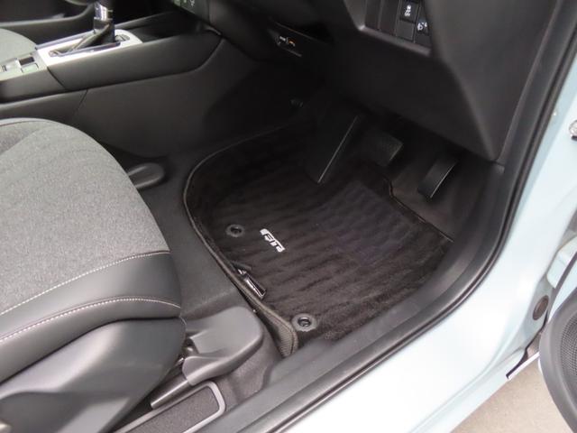 フィット ｅ：ＨＥＶホーム　認定中古車　電子制御パーキングブレーキ　ホンダコネクト対応ナビ　ブラインドスポットモニター　全周囲カメラ　ＥＴＣ　クルーズコントロール　イモビライザー　ＡＢＳ　フルセグ　ＵＳＢ　Ｂｌｕｅｔｏｏｔｈ対応（17枚目）