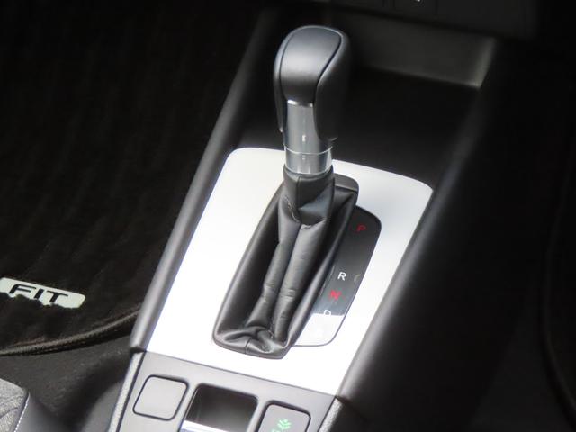 フィット ｅ：ＨＥＶホーム　認定中古車　電子制御パーキングブレーキ　ホンダコネクト対応ナビ　ブラインドスポットモニター　全周囲カメラ　ＥＴＣ　クルーズコントロール　イモビライザー　ＡＢＳ　フルセグ　ＵＳＢ　Ｂｌｕｅｔｏｏｔｈ対応（31枚目）