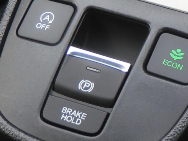 フィット ホーム　認定中古車　電子制御パーキングブレーキ　純正ナビ　バックカメラ　ＥＴＣ　ドライブレコーダー　クルーズコントロール　イモビライザー　障害物センサー　ＣＤ再生　ＵＳＢ　Ｂｌｕｅｔｏｏｔ　レンタカーアップ（7枚目）