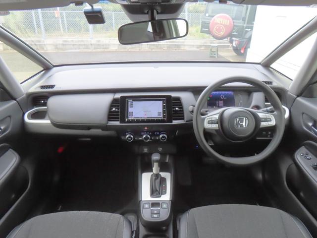 フィット ホーム　認定中古車　電子制御パーキングブレーキ　純正ナビ　バックカメラ　ＥＴＣ　ドライブレコーダー　クルーズコントロール　イモビライザー　障害物センサー　ＣＤ再生　ＵＳＢ　Ｂｌｕｅｔｏｏｔ　レンタカーアップ（12枚目）