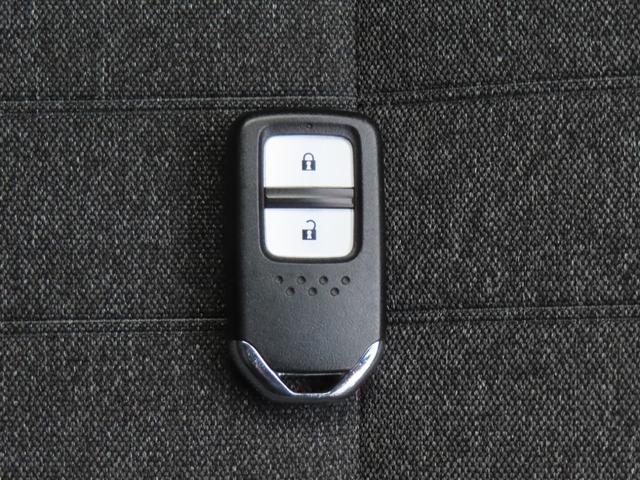 フィット ホーム　認定中古車　電子制御パーキングブレーキ　純正ナビ　バックカメラ　ＥＴＣ　ドライブレコーダー　クルーズコントロール　イモビライザー　障害物センサー　ＣＤ再生　ＵＳＢ　Ｂｌｕｅｔｏｏｔ　レンタカーアップ（51枚目）