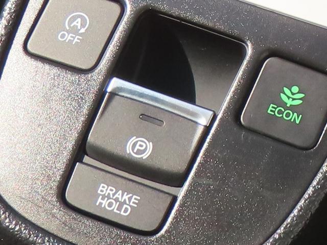 フィット ホーム　認定中古車　電子制御パーキングブレーキ　純正ナビ　バックカメラ　ＥＴＣ　ドライブレコーダー　クルーズコントロール　イモビライザー　ＣＤ再生　ＵＳＢ接続　Ｂｌｕｅｔｏｏｔｈ対応　レンタカーアップ（7枚目）