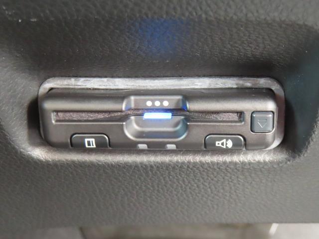 フィット ホーム　認定中古車　電子制御パーキングブレーキ　純正ナビ　バックカメラ　ＥＴＣ　ドライブレコーダー　クルーズコントロール　イモビライザー　ＣＤ再生　ＵＳＢ接続　Ｂｌｕｅｔｏｏｔｈ対応　レンタカーアップ（11枚目）