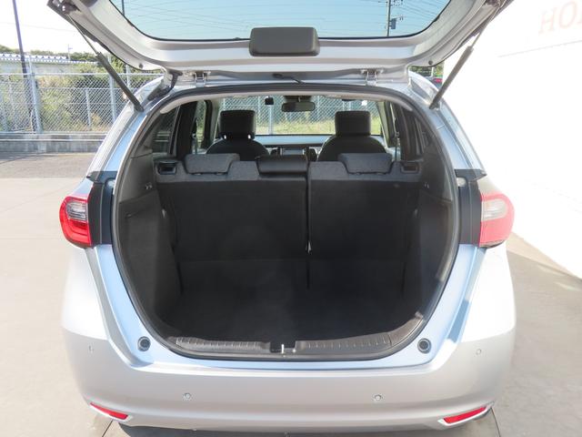 フィット ホーム　認定中古車　電子制御パーキングブレーキ　純正ナビ　バックカメラ　ＥＴＣ　ドライブレコーダー　クルーズコントロール　イモビライザー　ＣＤ再生　ＵＳＢ接続　Ｂｌｕｅｔｏｏｔｈ対応　レンタカーアップ（19枚目）