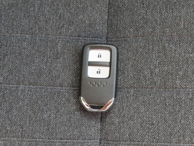 フィット ホーム　認定中古車　電子制御パーキングブレーキ　純正ナビ　バックカメラ　ＥＴＣ　ドライブレコーダー　クルーズコントロール　イモビライザー　ＣＤ再生　ＵＳＢ接続　Ｂｌｕｅｔｏｏｔｈ対応　レンタカーアップ（53枚目）