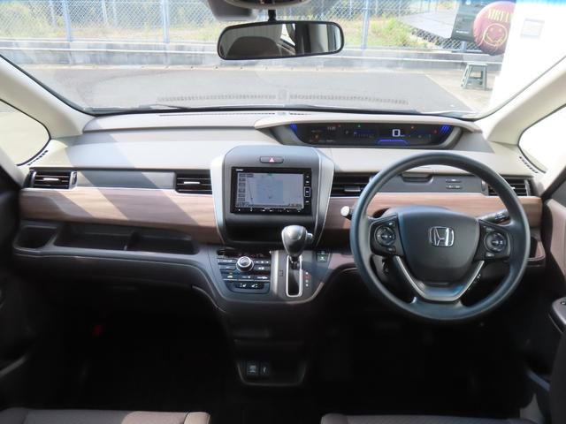 フリード Ｇ・ホンダセンシング　認定中古車　両側パワースライドドア　シートヒーター　純正ナビ　バックカメラ　ＥＴＣ　クルーズコントロール　イモビライザー　ＡＢＳ　ＶＳＡ　フルセグ　ＣＤ／ＤＶＤ再生　ＵＳＢ接続　Ｂｌｕｅｔｏｏｔｈ対応（13枚目）