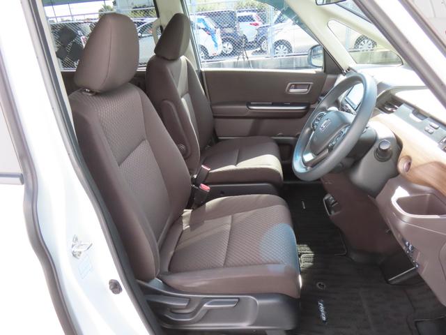 フリード Ｇ・ホンダセンシング　認定中古車　両側パワースライドドア　シートヒーター　純正ナビ　バックカメラ　ＥＴＣ　クルーズコントロール　イモビライザー　ＡＢＳ　ＶＳＡ　フルセグ　ＣＤ／ＤＶＤ再生　ＵＳＢ接続　Ｂｌｕｅｔｏｏｔｈ対応（14枚目）