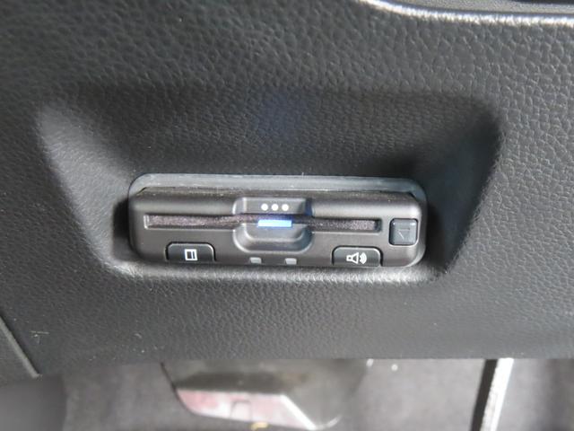 フィット ホーム　レンタカーアップ　電子制御パーキングブレーキ　バックカメラ　純正ナビ　ドライブレコーダー　ＥＴＣ　障害物センサー　クルーズコントロール　イモビライザー　ＣＤ　ＵＳＢ　Ｂｌｕｅｔｏｏｔｈ対応（11枚目）